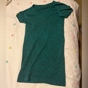 Swiftly Tech Short-Sleeve Shirt 2.0 
Hip Length in blue